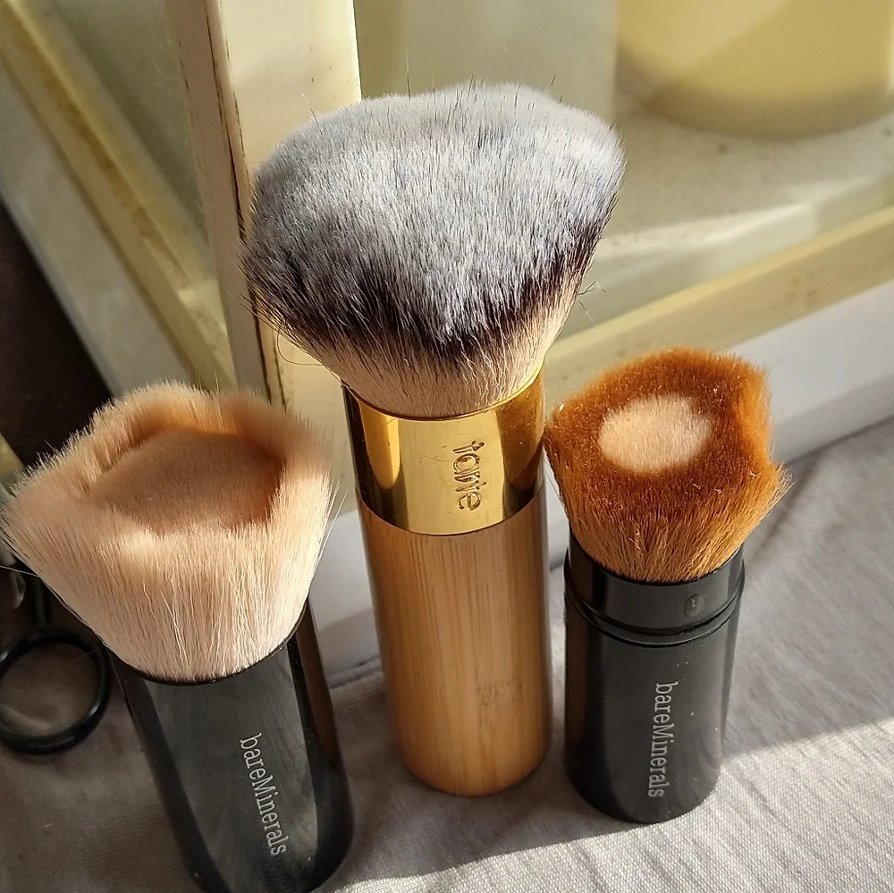 New! Makeup Brushes By Tarte and bare minerals Nice Must need for 26